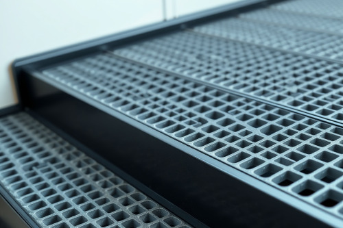 Các loại bậc cầu thang grating phổ biến hiện nay